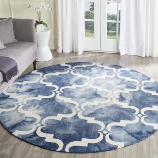 Safavieh Dip Dye 536 Navy/Ivory Area Rug Room Scene