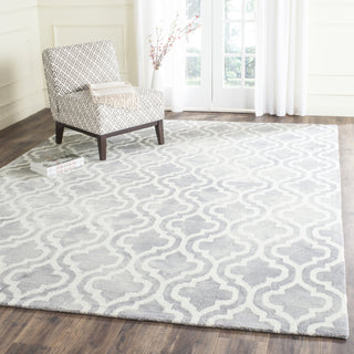 Safavieh Dip Dye 537 Grey/Ivory Area Rug Room Scene