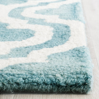 Safavieh Dip Dye 537 Turquoise/Ivory Area Rug Detail