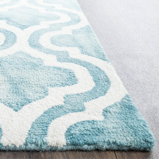 Safavieh Dip Dye 537 Turquoise/Ivory Area Rug Detail