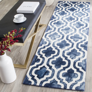 Safavieh Dip Dye 537 Navy/Ivory Area Rug Room Scene