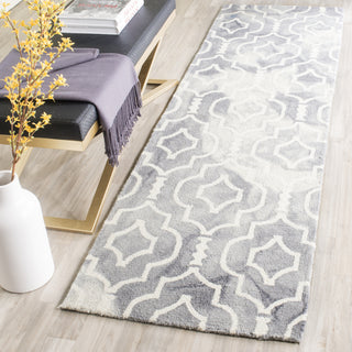 Safavieh Dip Dye 538 Grey/Ivory Area Rug Room Scene Feature