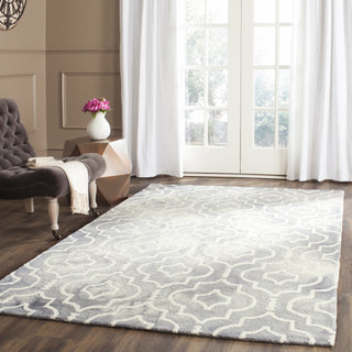 Safavieh Dip Dye 538 Grey/Ivory Area Rug Room Scene