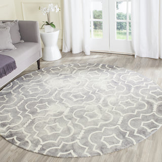 Safavieh Dip Dye 538 Grey/Ivory Area Rug Room Scene