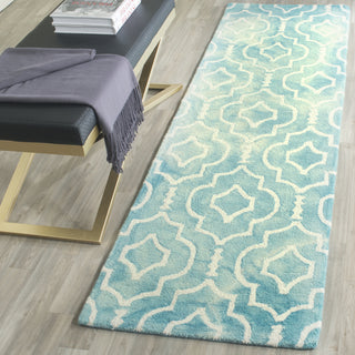 Safavieh Dip Dye 538 Turquoise/Ivory Area Rug Room Scene