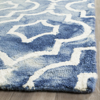 Safavieh Dip Dye 538 Blue/Ivory Area Rug Detail