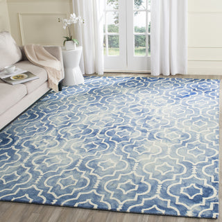 Safavieh Dip Dye 538 Blue/Ivory Area Rug Room Scene