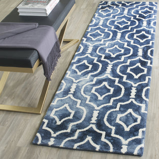 Safavieh Dip Dye 538 Navy/Ivory Area Rug Room Scene Feature