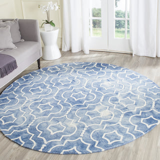 Safavieh Dip Dye 538 Navy/Ivory Area Rug Room Scene