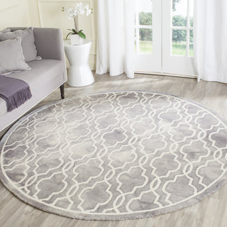 Safavieh Dip Dye 539 Grey/Ivory Area Rug Room Scene