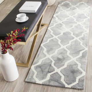 Safavieh Dip Dye 540 Grey/Ivory Area Rug Room Scene