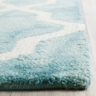 Safavieh Dip Dye 540 Turquoise/Ivory Area Rug Detail