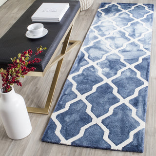 Safavieh Dip Dye 540 Navy/Ivory Area Rug Room Scene