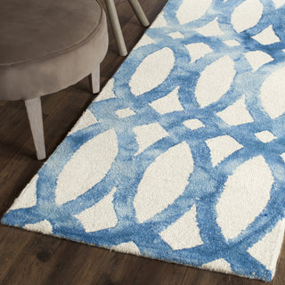 Safavieh Dip Dye 675 Ivory/Blue Area Rug Room Scene