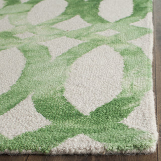 Safavieh Dip Dye 675 Ivory/Green Area Rug Detail