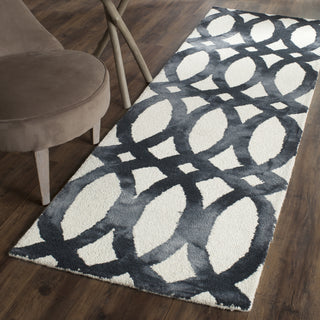 Safavieh Dip Dye 675 Ivory/Graphite Area Rug Room Scene