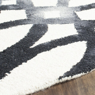 Safavieh Dip Dye 675 Ivory/Graphite Area Rug Detail