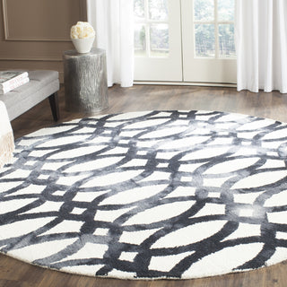 Safavieh Dip Dye 675 Ivory/Graphite Area Rug Room Scene