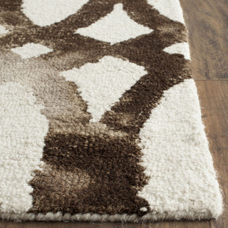 Safavieh Dip Dye 675 Ivory/Chocolate Area Rug Detail