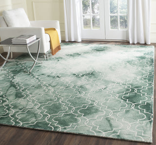 Safavieh Dip Dye 676 Green/Ivory Area Rug Room Scene