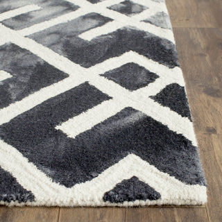 Safavieh Dip Dye 677 Graphite/Ivory Area Rug Detail