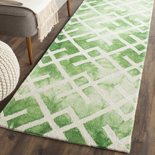 Safavieh Dip Dye 677 Green/Ivory Area Rug Room Scene Feature