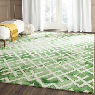 Safavieh Dip Dye 677 Green/Ivory Area Rug Room Scene