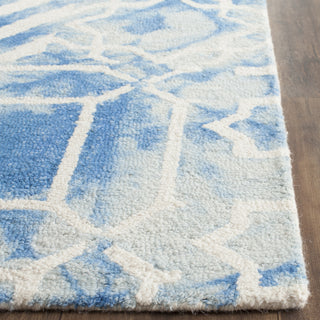 Safavieh Dip Dye 678 Blue/Ivory Area Rug Detail