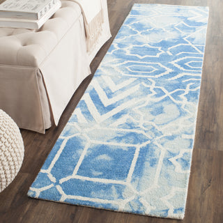 Safavieh Dip Dye 678 Blue/Ivory Area Rug Room Scene