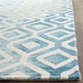 Safavieh Dip Dye 679 Ivory/Blue Area Rug Detail