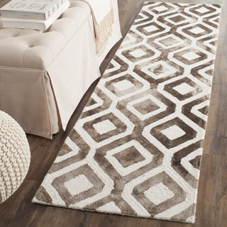 Safavieh Dip Dye 679 Ivory/Chocolate Area Rug Room Scene