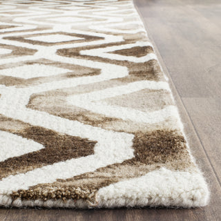 Safavieh Dip Dye 679 Ivory/Chocolate Area Rug Detail