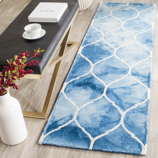 Safavieh Dip Dye 685 Blue/Ivory Area Rug Room Scene