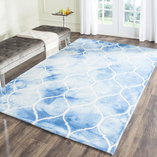 Safavieh Dip Dye 685 Blue/Ivory Area Rug Room Scene Feature