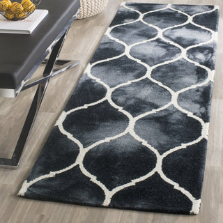 Safavieh Dip Dye 685 Graphite/Ivory Area Rug Room Scene Feature