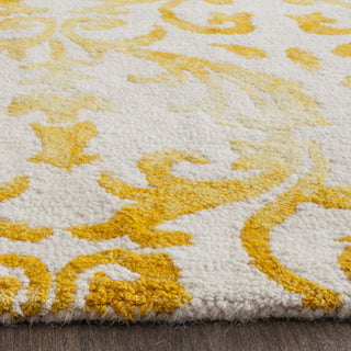 Safavieh Dip Dye 689 Ivory/Gold Area Rug Detail