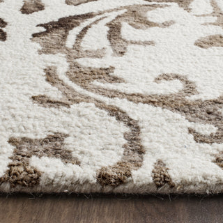 Safavieh Dip Dye 689 Ivory/Chocolate Area Rug Detail