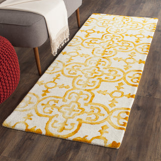 Safavieh Dip Dye 711 Ivory/Gold Area Rug Room Scene Feature