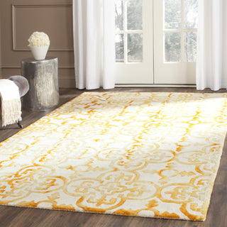 Safavieh Dip Dye 711 Ivory/Gold Area Rug Room Scene