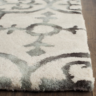 Safavieh Dip Dye 711 Ivory/Charcoal Area Rug Detail