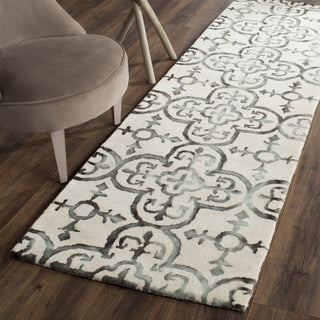 Safavieh Dip Dye 711 Ivory/Charcoal Area Rug Room Scene