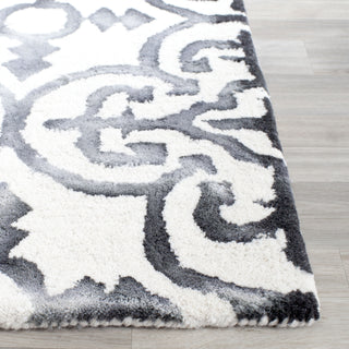 Safavieh Dip Dye 711 Ivory/Charcoal Area Rug Detail