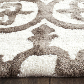 Safavieh Dip Dye 711 Ivory/Brown Area Rug Detail