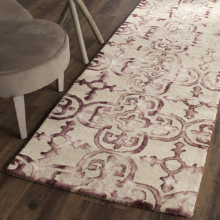 Safavieh Dip Dye 711 Beige/Maroon Area Rug Room Scene Feature