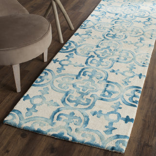 Safavieh Dip Dye 711 Ivory/Turquoise Area Rug Room Scene