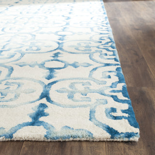 Safavieh Dip Dye 711 Ivory/Turquoise Area Rug Detail