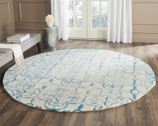 Safavieh Dip Dye 711 Ivory/Turquoise Area Rug Room Scene