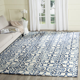 Safavieh Dip Dye 711 Ivory/Navy Area Rug Room Scene