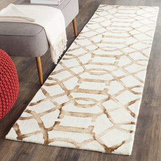 Safavieh Dip Dye 712 Ivory/Camel Area Rug Room Scene