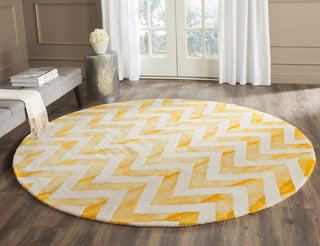 Safavieh Dip Dye 715 Ivory/Gold Area Rug Room Scene Feature